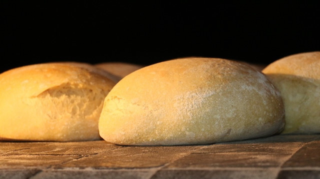 Tazeliğini koruyan ekşi mayalı ekmek. 