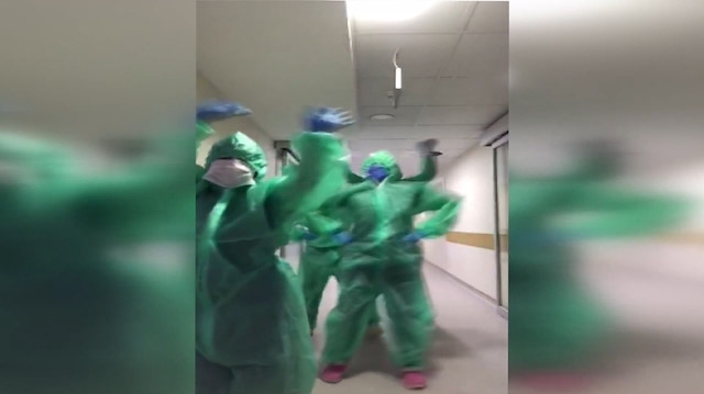 Sağlık çalışanlarının dansı sosyal medyada ilgi odağı oldu