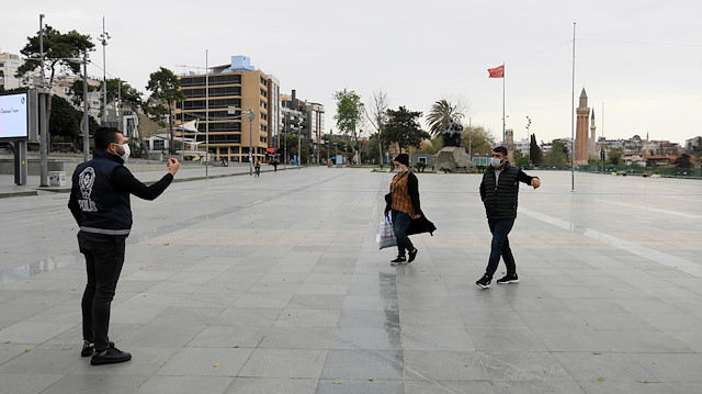 En işlek noktalar hafta sonu olmasına rağmen boş kaldı.