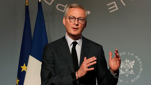 French Economy Minister Bruno Le Maire attends a press conference after the weekly cabinet meeting, as the spread of the coronavirus disease (COVID-19) continues, in Paris, France March 25, 2020. Francois Mori/Pool via REUTERS

