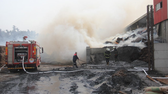 Yangın, itfaiye ekiplerinin yaklaşık 5 saatlik müdahalesiyle kontrol altına alındı. 