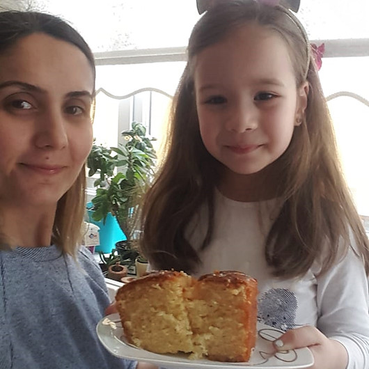 Beş yaşındaki Bilgeden sağlık çalışanlarına kek jesti