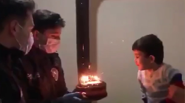 Polis amcalarından minik Rıdvan'a doğum günü sürprizi