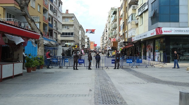 Sosyal izolasyon kurallarına uymayan İzmirlileri polis engelleyecek. 