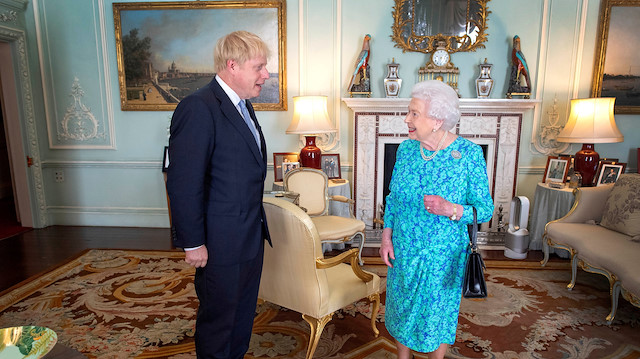 Boris Johnson,  koronavirüs olduğunu açıklamadan kısa süre önce Kraliçe'yle görüşmüştü.  