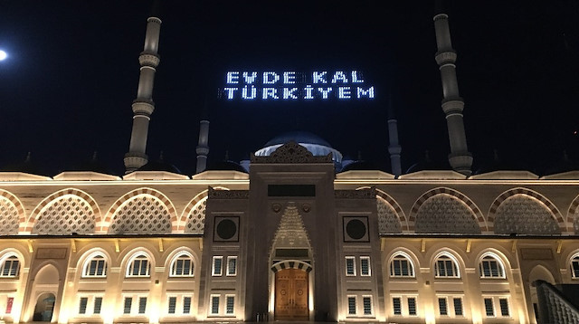 Büyük Çamlıca Camisi'ne,