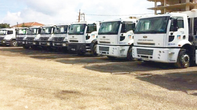 Albayrak Grubu'nun Gine'ye gönderdiği 30 çöp kamyonu