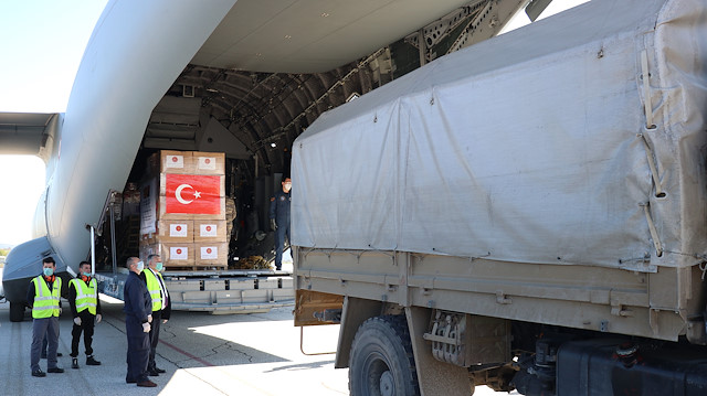 Türkiye'nin gönderdiği tıbbi yardım malzemeleri Kuzey Makedonya'ya ulaştı