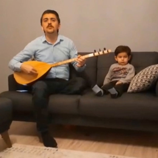 Öğretmenlerden koronavirüse karşı Sivas ellerinde maske takılır türküsü