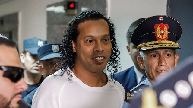 Ronaldinho ve kardeşi Paraguay’da tutuklanmıştı.
