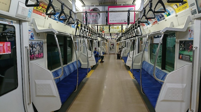 Toplu taşıma araçları ve metrolarda boşaldı.