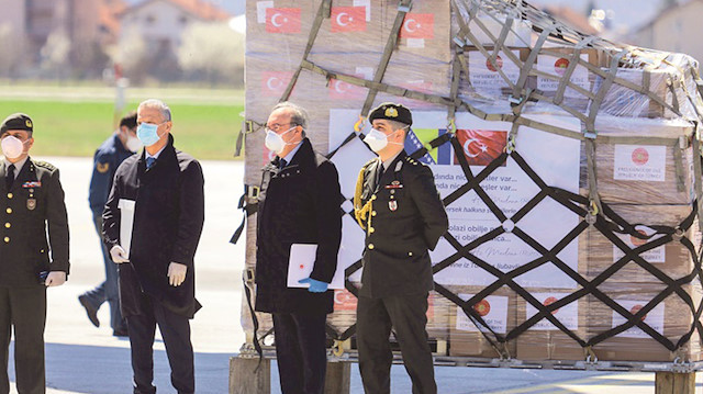 Türkiye'nin gönderdiği yardımlar tören eşliğinde karşılandı.