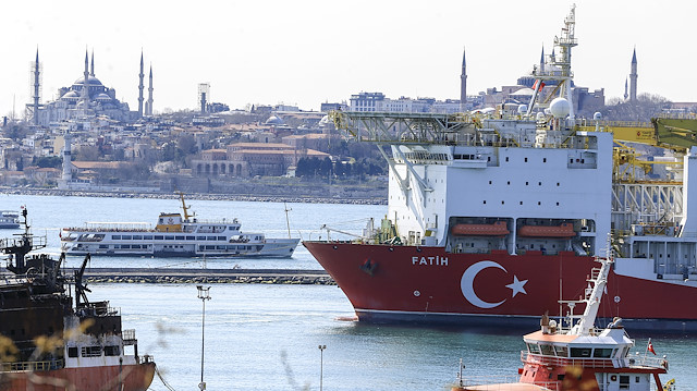 Fatih sondaj gemisi son hazırlıklarını tamamlamak üzere Haydarpaşa Limanı'na yanaş