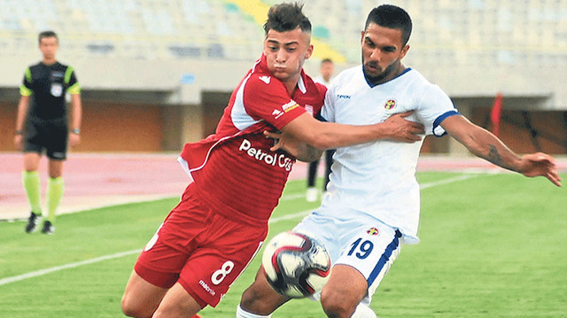 Murat Elkatmış (sağda) bu sezon forma giydiği 10 maçta 1 gol atarken, 1 de asist yaptı.