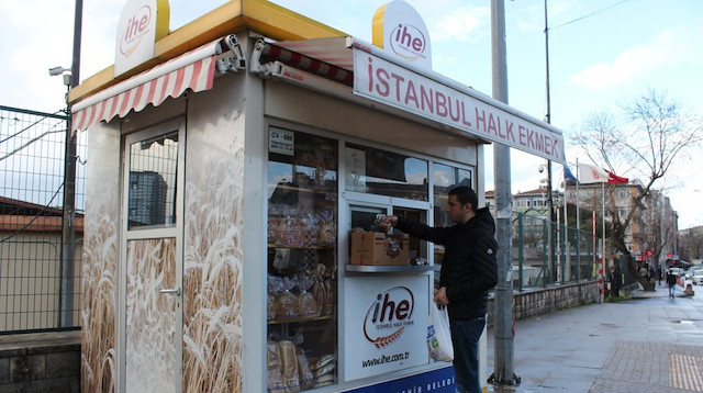 İstanbul'da bir Halk Ekmek büfesi.