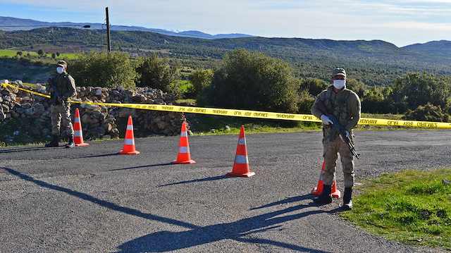 Jandarma ekiplerince köylerine giriş ve çıkışları kapatıldı. 