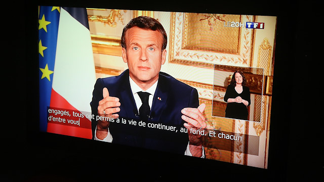 Macron dün akşam Fransız halkından özür diledi.