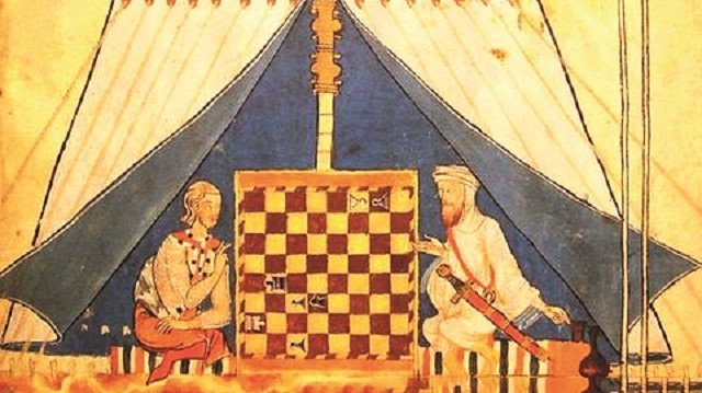 Kitapta Bodrum Sualtı Arkeolojisi Müzesi haricinde bir de Topkapı Sarayı’nda bulunan iki set lüks satranç setinden bahsediliyor.