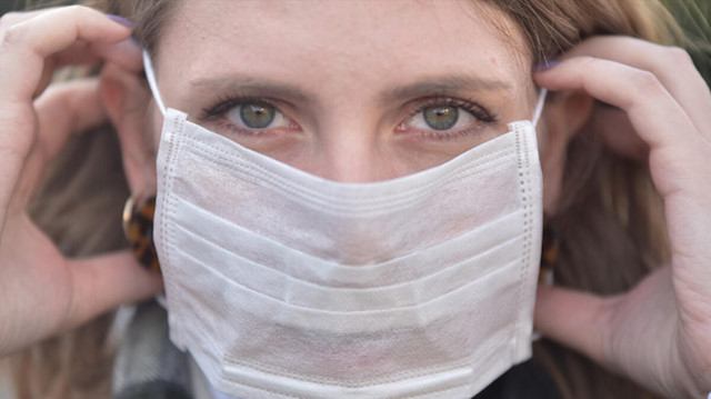 Koronavirüsten korunmak için 'bir yıl daha maske takın' tavsiyesi