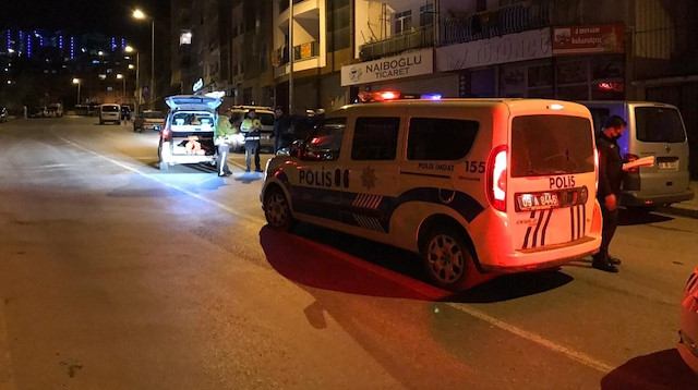 Polis ekipleri aracın sigortası bulunmadığı için otomobili bağladı.