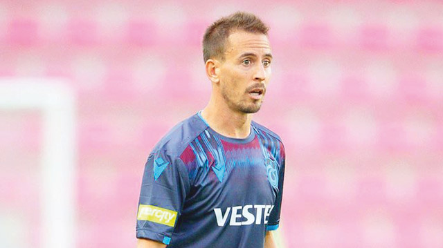 Joao Pereira, bordo-mavili formayla çıktığı 105 maçta 3 gol atarken, 16 da asist kaydetti.