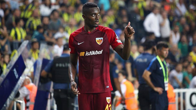 25 yaşındaki Mensah, sarı-kırmızılı formayla çıktığı 49 maçta  7 gol atarken, 9 da asist yaptı.
