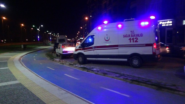 Yaralanan askerler sağlık ekiplerince Edremit Devlet Hastanesi'ne kaldırıldı.
