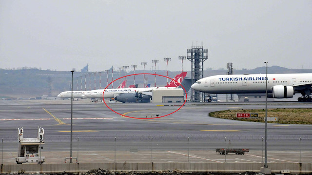 İngilizlere ait askeri uçak, yardım malzemelerinin yüklenmesi için İstanbul Havalimanı'nda bekliyor. 