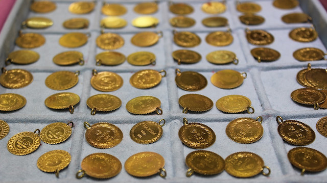 Çeyrek altın 623 lira, Cumhuriyet altını da 2.545 liradan satılıyor.