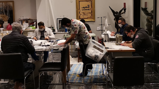 İsveç’e 11 yıl önce Bağdat’tan geldiğini söyleyen AL-Alwani, Irak’ta dizayncı olarak çalıştığını İsveç’e geldikten sonra hasta bakıcılığı eğitimi alıp bu alanda çalıştığını kaydetti.