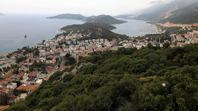 Antalya'nın Kaş ilçesi yaz aylarında yurt içi ve yurt dışından milyonlarca turisti ağırlayarak 'Akdeniz'in incisi' olarak anılıyor. 