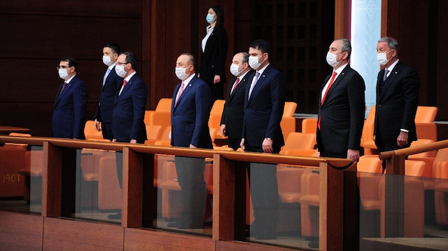 Türkiye Büyük Millet Meclisi'ndeki tören İstiklal Marşı ile başladı.
