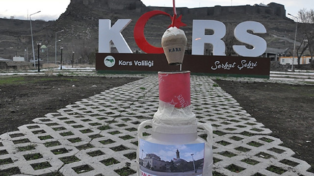 Kars Valiliğince geleneksel hale getirilen ''Türkiye'nin ilk iftar topu'', bu yıl da bozulmadı.