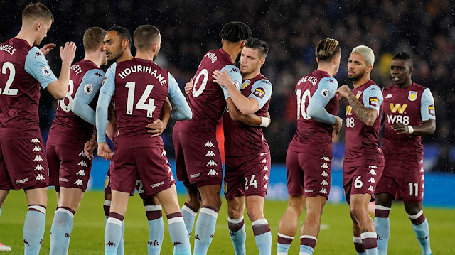 Aston Villa, koronavirüs nedeniyle futbolcu ve teknik ekip maaşlarının yüzde 25’ini 4 ay ertelediklerini açıkladı.