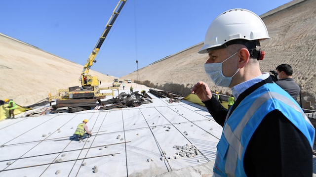 Ulaştırma ve Altyapı Bakanı Adil Karaismailoğlu, Halkalı-Kapıkule demiryolu hattında inceleme yaptı.