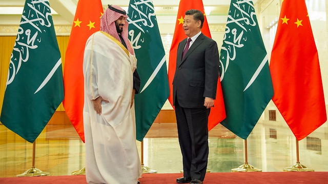 Çin ile Suudi Arabistan arasındaki ticari faaliyetler artıyor.