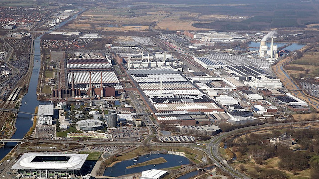  Volkswagen'in Wolfsburg'daki fabrikası.