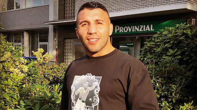 Avni Yıldırım, şu anda WBC Uluslararası Süper Orta Siklet şampiyonu.