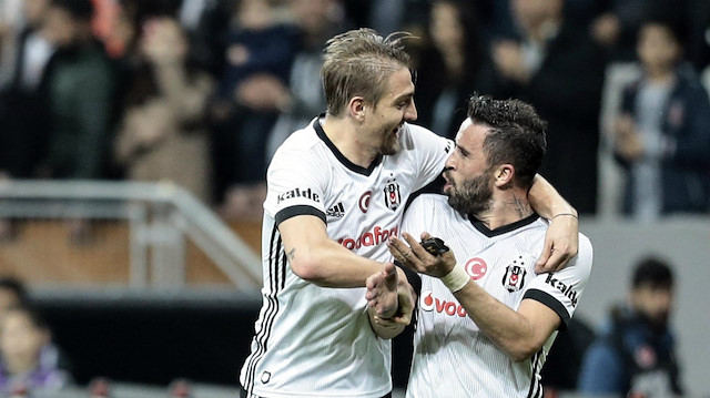 Beşiktaş'a transferleri olay olmuş, iki futbolcu da Kadıköy'de protesto edilmişlerdi.
