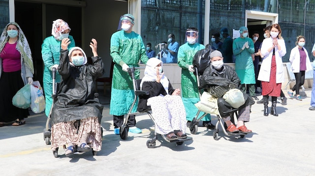 3 hasta koronavirüs tedavilerinin tamamlanmasıyla sağlığına kavuştu.