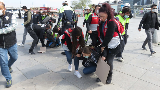 Göstericiler polise zor anlar yaşattı. 