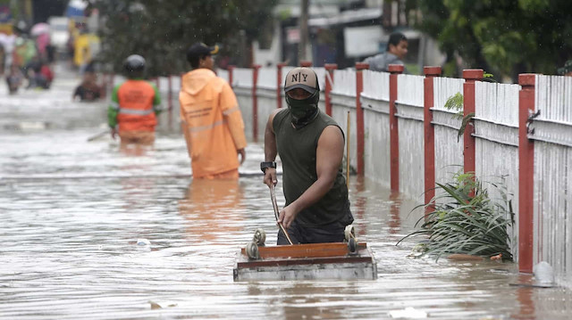 Endonezya'da sel 81 bin kişiyi etkiledi.