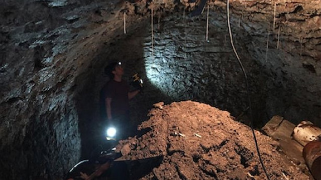 Evinin altında 120 yıllık tünel keşfetti.