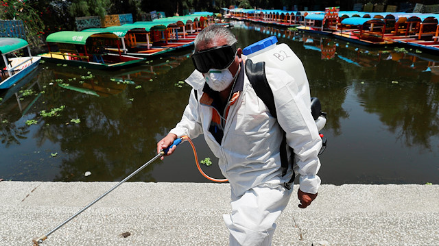 Meksika'da dezenfektan çalışmaları devam ediyor.