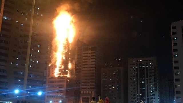 Birleşik Arap Emirlikleri'ndeki bir gökdelende yangın çıktı.
