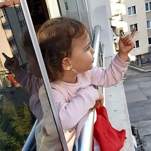 Minik Derinden sokakta dolaşanlara tepki: Çabuk evinize gidin. Doktor iğne yapar pıs diye