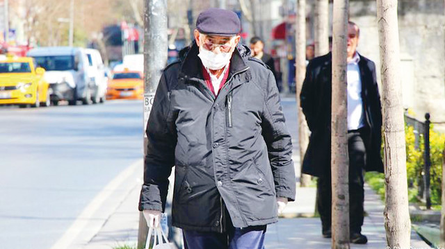 65 yaş üstü vatandaşlar, 31 şehirde cumartesi-pazar günleri uygulanan 48 saatlik sokağa çıkma kısıtlamasında evlerinden çıkabilecekler.