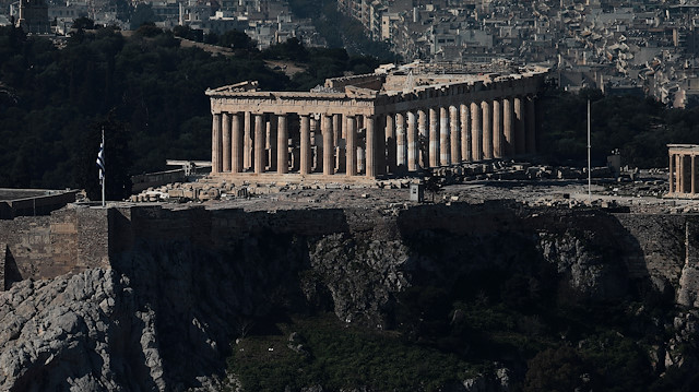 The Parthenon temple is seen atop the empty Acropolis hill archaeological site, that is closed to the public as a precaution against the spread of the coronavirus (COVID-19), in Athens, Greece, March 15, 2020. REUTERS/Costas Baltas

