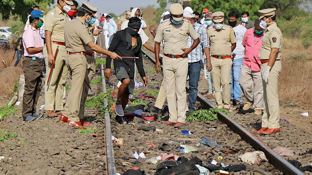 Police officers examine the railway track after a train ran over migrant workers sleeping on the track in Aurangabad district in the western state of Maharashtra, India, May 8, 2020. REUTERS/Stringer NO ARCHIVES. NO RESALES.

