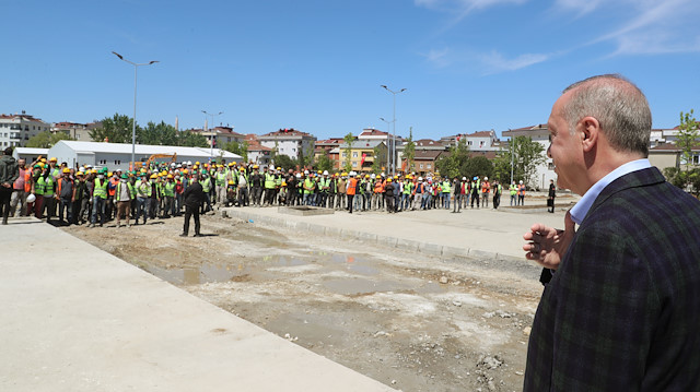 Erdoğan, salgın hastanelerinin inşaatında incelemelerde bulundu. 